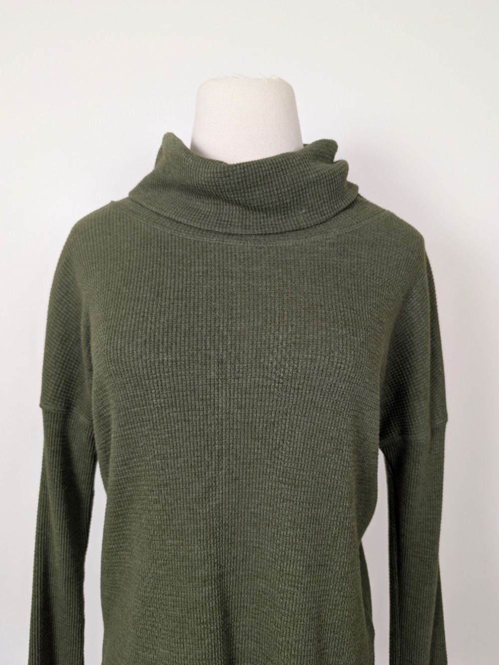 Babaton Green Turtleneck Waffle Size Small Long Sleeve - Picture 10 of 13